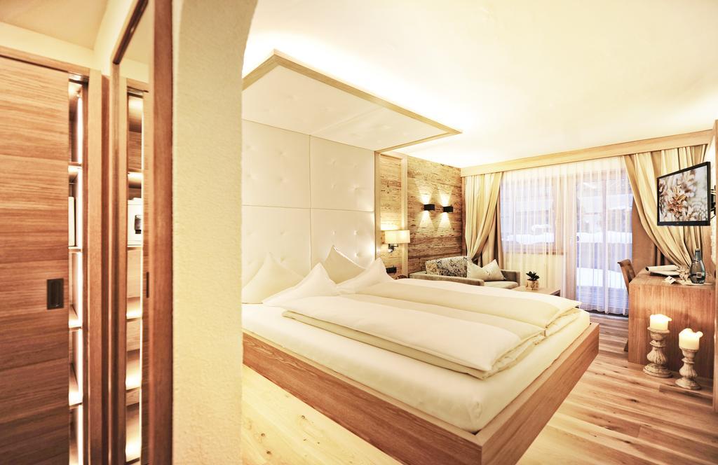 Salnerhof Superior Lifestyle Resort Ischgl Room photo